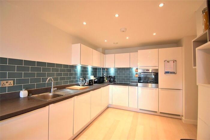 2 Bedroom Flat To Rent In Dorchester Mansions, Old Bracknell Lane West, Bracknell, Berkshire, RG12
