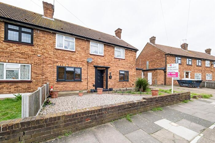 2 Bedroom Maisonette For Sale In Dunedin Road, Rainham, RM13