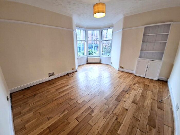 2 Bedroom Flat To Rent In Kildonan Drive, Partick, G11