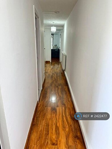 3 Bedroom Semi-Detached House To Rent In Braid Square, Glasgow, G4