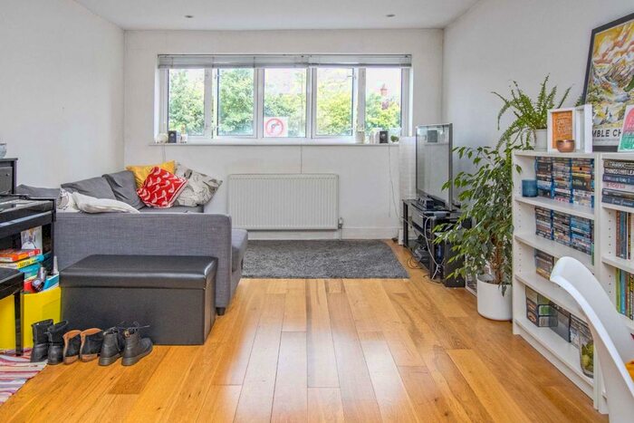 2 Bedroom Flat To Rent In The Green, London, W5