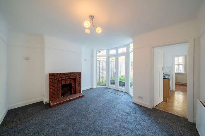 2 Bedroom Flat For Sale In Tanfield Avenue, London, NW2