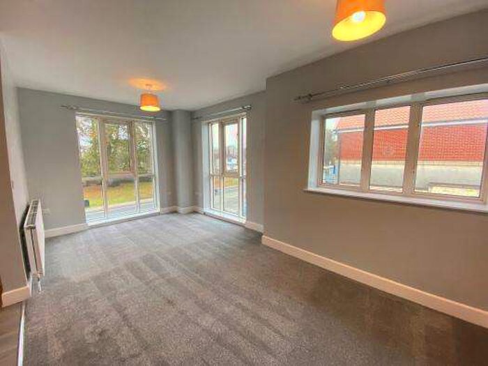 2 Bedroom Flat To Rent In Flat 1 Merry Oak House, Southampton, SO19