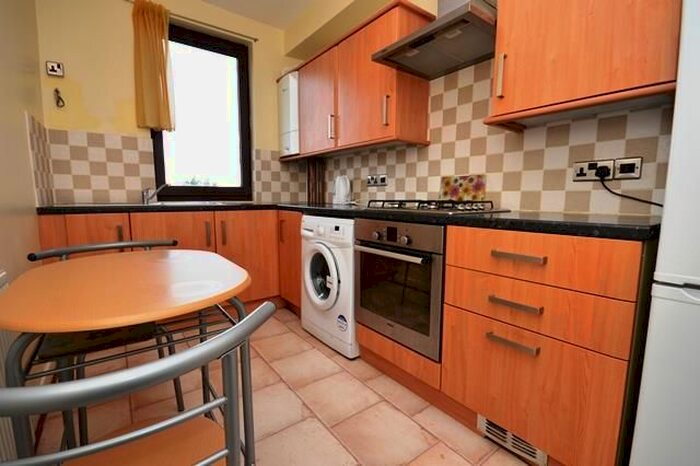 2 Bedroom Flat To Rent In Craigmillar Castle Avenue, Edinburgh, EH16
