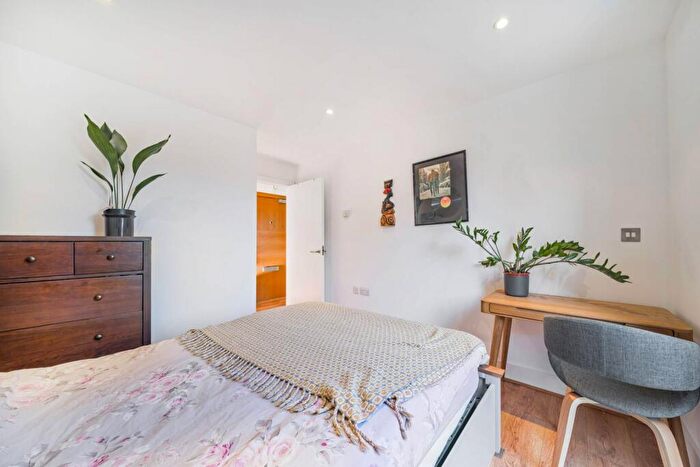 2 Bedroom Flat To Rent In Caspian Wharf, Bow, London, E3