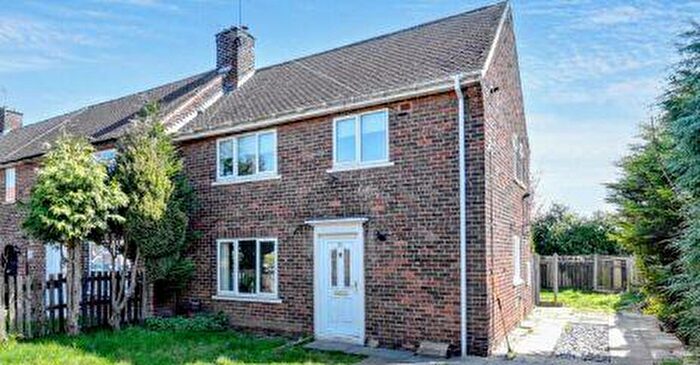3 Bedroom Semi Detached House For Sale In Windermere Avenue, Harworth, Doncaster, South Yorkshire, DN11