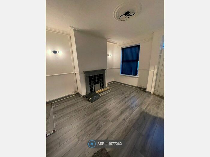 2 Bedroom End Of Terrace House To Rent In Cowper Mount, Leeds, LS9