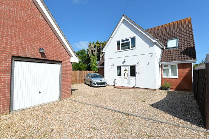 4 Bedroom Detached House For Sale In Peckham Avenue, New Milton, Hampshire, BH25