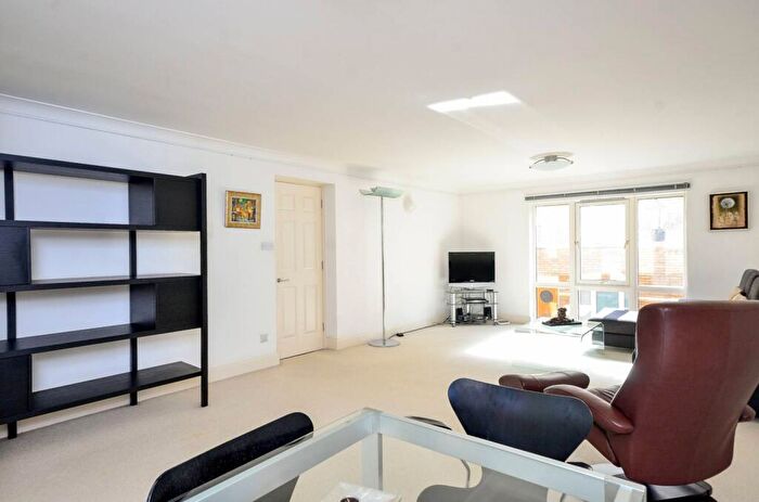 3 Bedroom Flat For Sale In Hampton Court, Rotherhithe, London, SE16