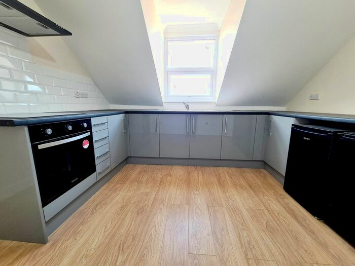 1 Bedroom Flat To Rent In High Road, London, N15