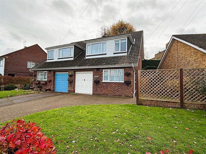 3 Bedroom Semi Detached House For Sale In High Street, Farnborough, BR6