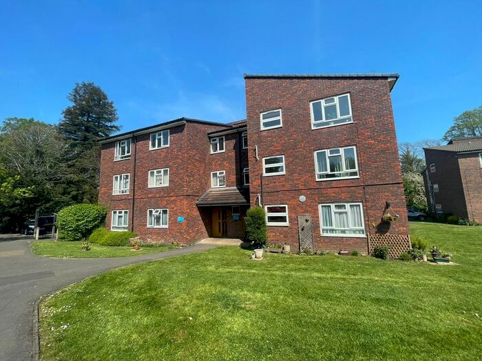 1 Bedroom Flat To Rent In Elgin Gardens, Guildford, Surrey, GU1