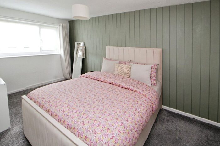 3 Bedroom Terraced House For Sale In Bakewell Lea, Glossop, Derbyshire, SK13