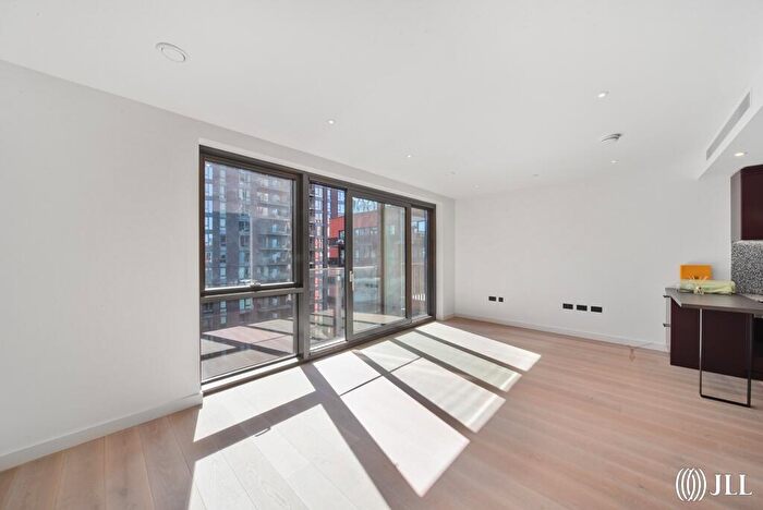 Apartment To Rent In Viaduct Gardens London, SW11