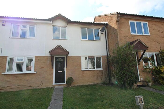 3 Bedroom Property To Rent In Pound Hill, Crawley, West Sussex., RH10