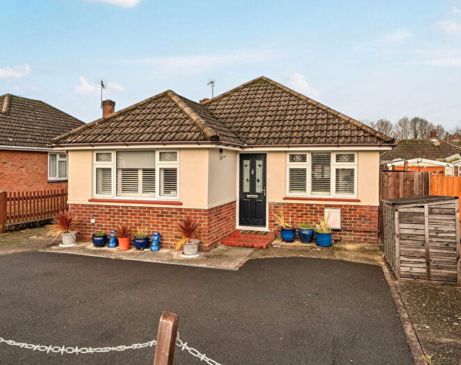 2 Bedroom Detached Bungalow For Sale In Buckland Avenue, Basingstoke, RG22