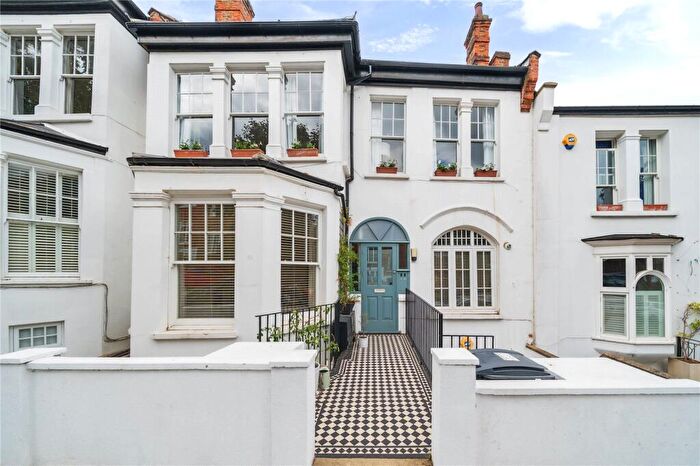 3 Bedroom Apartment For Sale In Woodland Gardens, London, N10