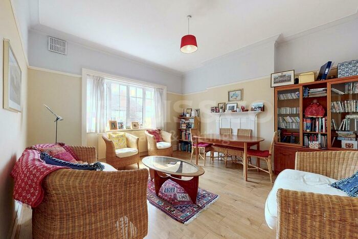 2 Bedroom Apartment To Rent In Ravenscroft Avenue, London, NW11