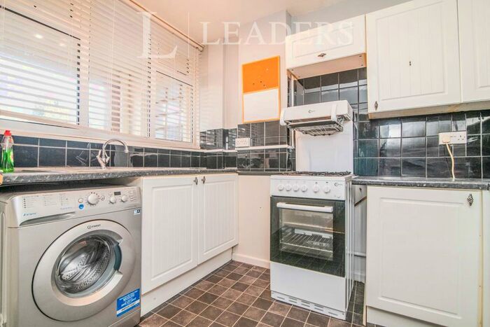3 Bedroom Maisonette To Rent In Nafford Grove, Highters Heath, B14