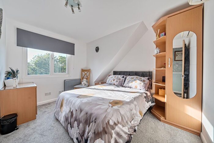 3 Bedroom Chalet For Sale In Lent Rise Road, Taplow, Buckinghamshire, SL6