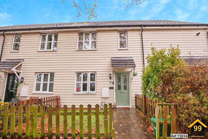 2 Bedroom Maisonette For Sale In Larkspur Drive, West Sussex, RH15