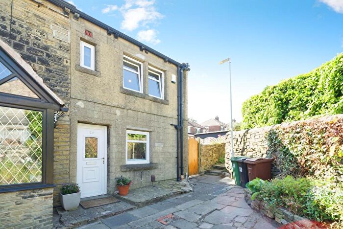 2 Bedroom End Of Terrace House For Sale In Milner Fold, Pudsey, LS28