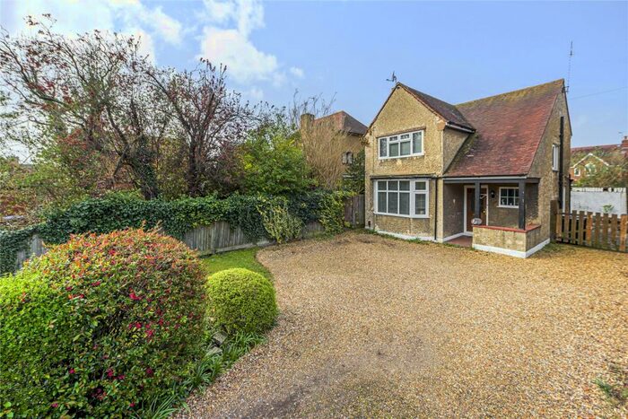 2 Bedroom Detached House To Rent In New Haw Road, Addlestone, Surrey, KT15