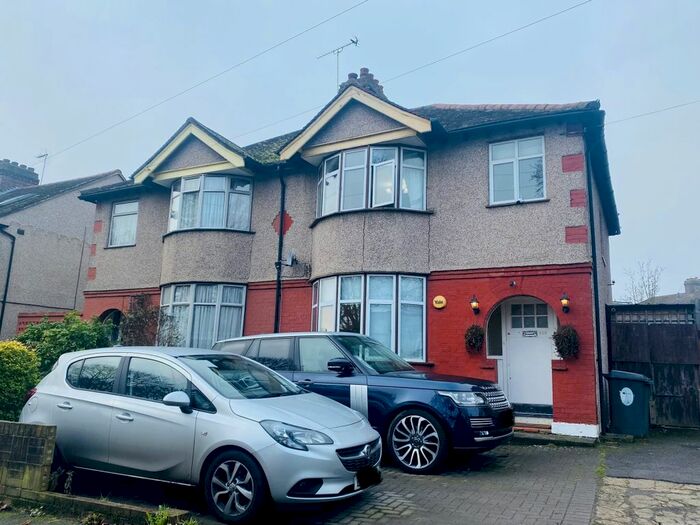 3 Bedroom Property To Rent In Larkshall Road, Chingford, London E4