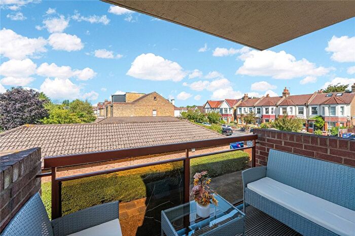 1 Bedroom Flat For Sale In Croydon Road, Beckenham, BR3