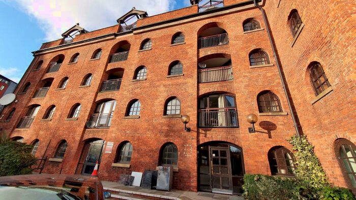 2 Bedroom Apartment To Rent In Middle Warehouse, Castle Quay, M15