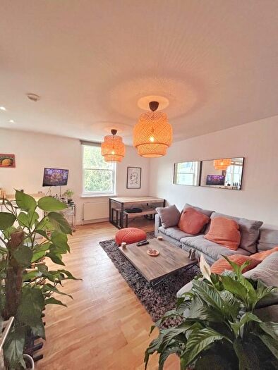 2 Bedroom Flat To Rent In West End Lane, Stoke Poges, SL2