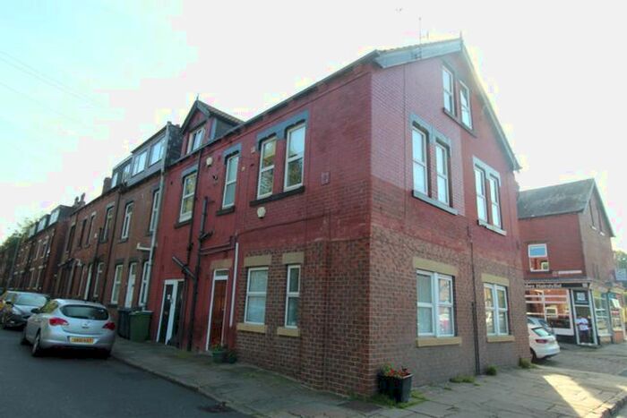 3 Bedroom Flat To Rent In Station Parade, Kirkstall, Leeds, LS5
