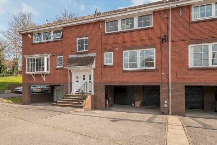 2 Bedroom Flat To Rent In Gledhow Valley Road, Moortown, Leeds, LS17