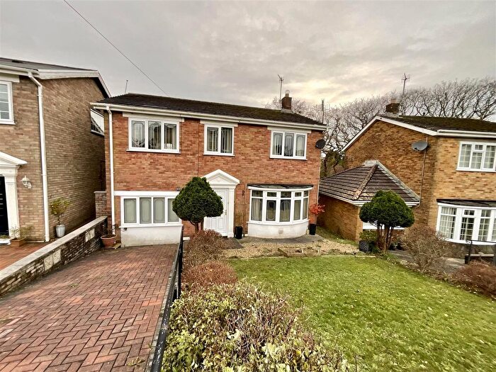 4 Bedroom Detached House For Sale In Hilltop, Felinfoel, Llanelli, SA14