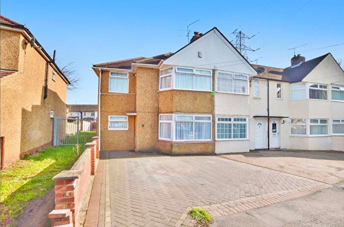 3 Bedroom End Of Terrace House For Sale In Aldborough Spur, Slough, SL1