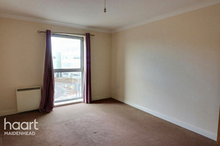 2 Bedroom Apartment For Sale In Kelvin Gate, Bracknell, RG12