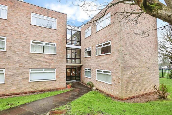 2 Bedroom Flat For Sale In Winchfield Drive, Harborne, Birmingham, B17