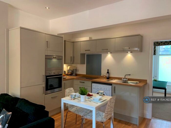 2 Bedroom Flat To Rent In Western Bank, Sheffield, S10