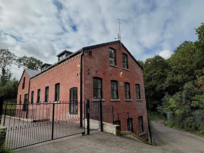 2 Bedroom Apartment To Rent In Mill Pool Close, Woodley, Stockport, SK6