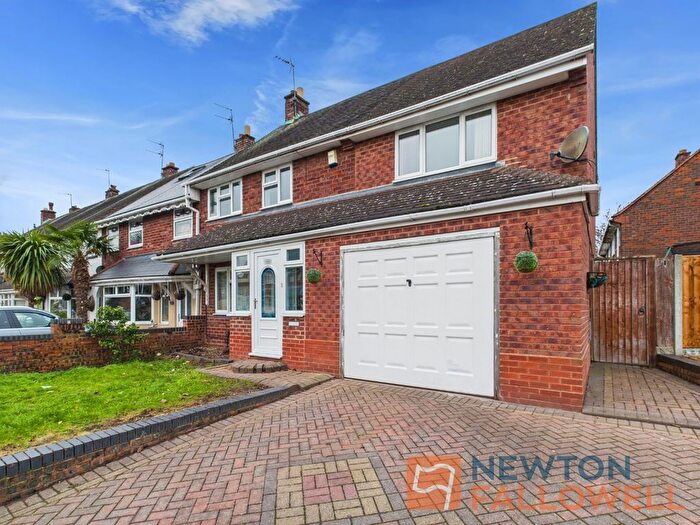 4 Bedroom Terraced House For Sale In Kirkstall Crescent, Walsall, WS3