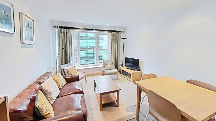 2 Bedroom Flat To Rent In Gentle's Entry, Edinburgh, Midlothian, EH8