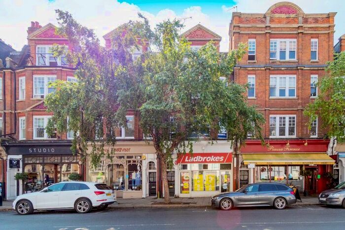 3 Bedroom Flat To Rent In High Street, Teddington, TW11