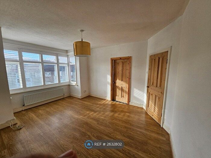 2 Bedroom Flat To Rent In Thornton Heath, London, CR7