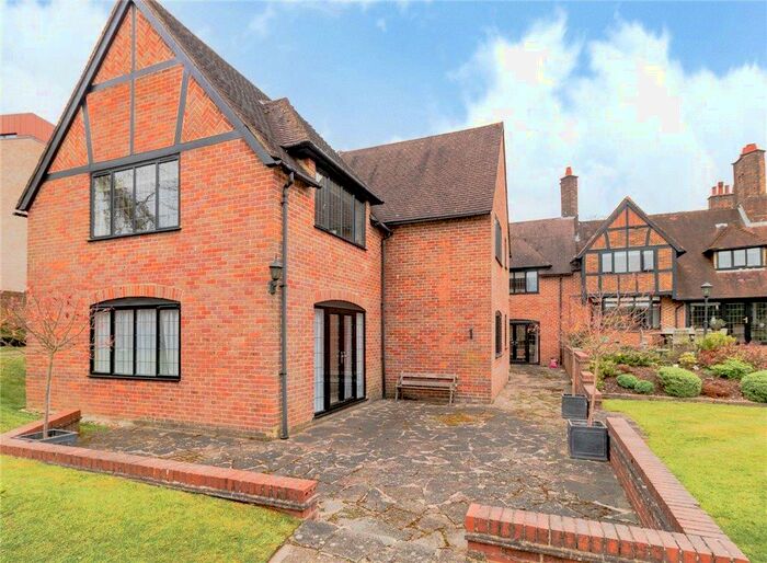 2 Bedroom Apartment To Rent In Oak End Way, Gerrards Cross, SL9