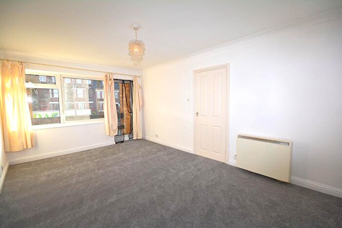 1 Bedroom Flat To Rent In Broad Street, Chesham, HP5