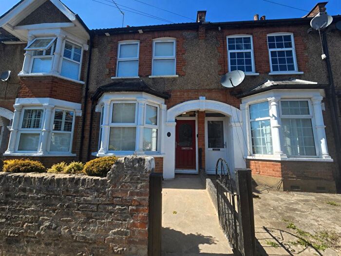 Studio To Rent In Belgrave Avenue, Watford, WD18