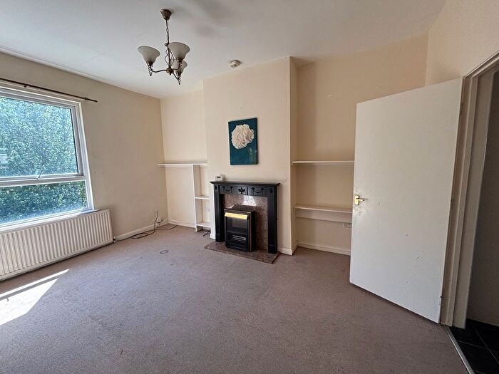 2 Bedroom Flat To Rent In Lindum Terrace, Clifton, Rotherham, S65