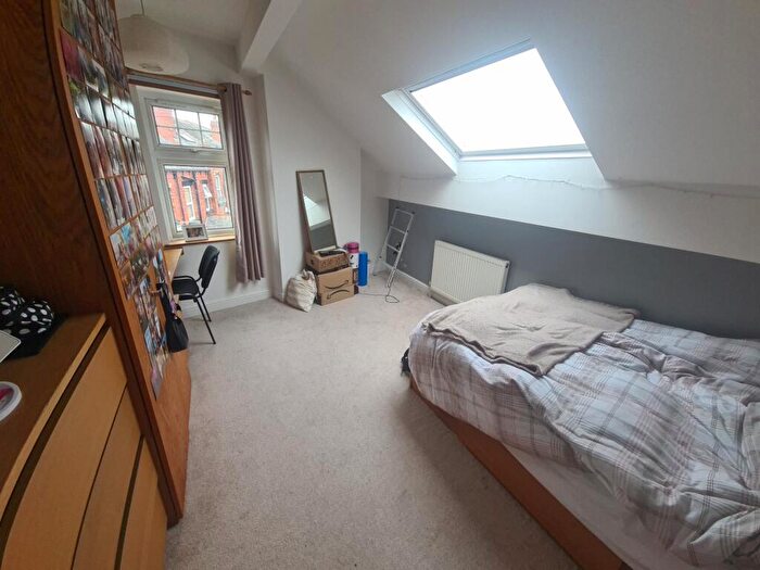 10 Bedroom House To Rent In Headingley Avenue, Leeds, LS6