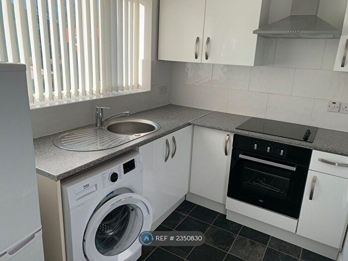 2 Bedroom Flat To Rent In Heyburn Road, Stockport, SK2