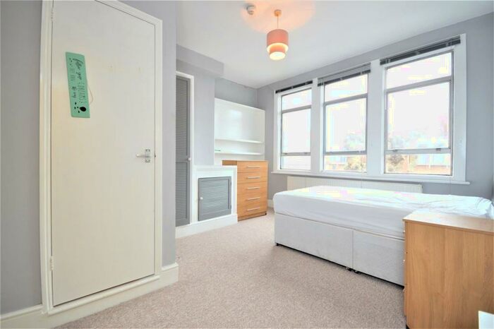 Studio To Rent In Cedar Road, Cricklewood, NW2